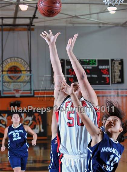 Thumbnail 1 in Immaculate Heart vs. Flintridge Sacred Heart (San Gabriel Valley Classic) photogallery.