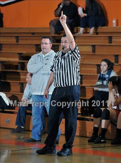 Thumbnail 3 in Immaculate Heart vs. Flintridge Sacred Heart (San Gabriel Valley Classic) photogallery.