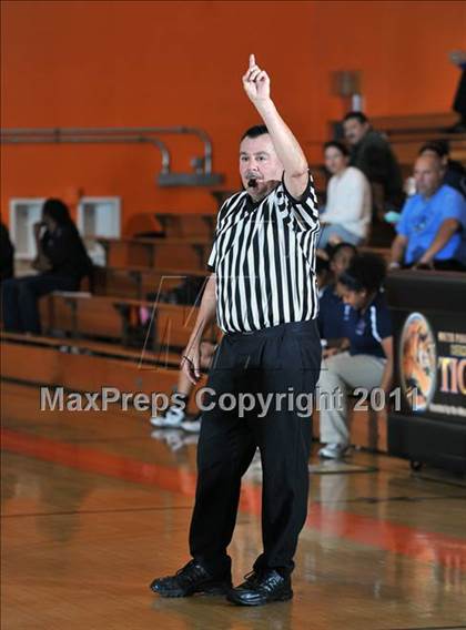 Thumbnail 2 in Immaculate Heart vs. Flintridge Sacred Heart (San Gabriel Valley Classic) photogallery.