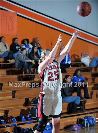 Thumbnail 1 in Immaculate Heart vs. Flintridge Sacred Heart (San Gabriel Valley Classic) photogallery.