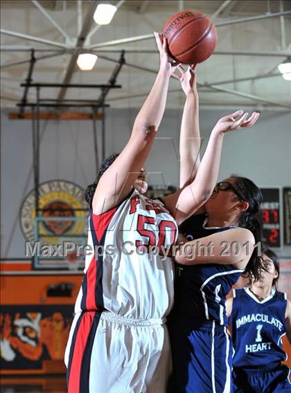 Thumbnail 2 in Immaculate Heart vs. Flintridge Sacred Heart (San Gabriel Valley Classic) photogallery.