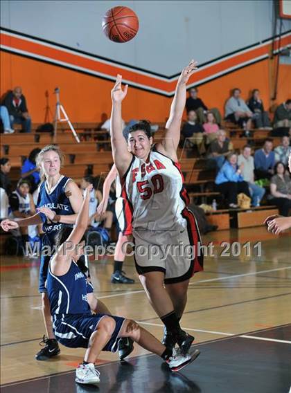 Thumbnail 2 in Immaculate Heart vs. Flintridge Sacred Heart (San Gabriel Valley Classic) photogallery.