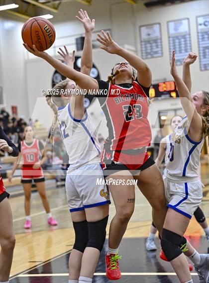 Thumbnail 1 in Richmond vs. Greenfield-Central (IHSAA 4A Section 10 First Round) photogallery.