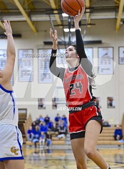 Thumbnail 1 in Richmond vs. Greenfield-Central (IHSAA 4A Section 10 First Round) photogallery.
