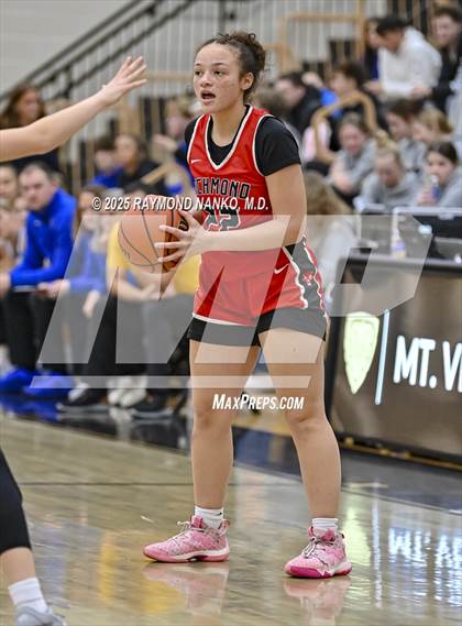 Thumbnail 3 in Richmond vs. Greenfield-Central (IHSAA 4A Section 10 First Round) photogallery.