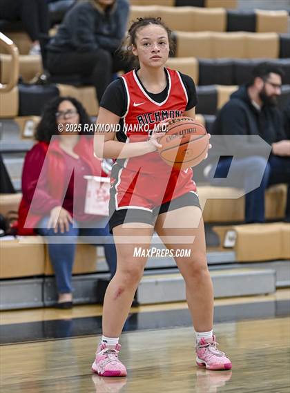 Thumbnail 1 in Richmond vs. Greenfield-Central (IHSAA 4A Section 10 First Round) photogallery.