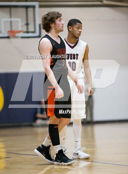Thumbnail 1 in Edwardsville vs. Belleville West (IHSA 4A Regional Playoff) photogallery.