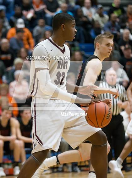 Thumbnail 1 in Edwardsville vs. Belleville West (IHSA 4A Regional Playoff) photogallery.