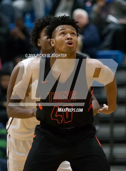 Thumbnail 3 in Edwardsville vs. Belleville West (IHSA 4A Regional Playoff) photogallery.