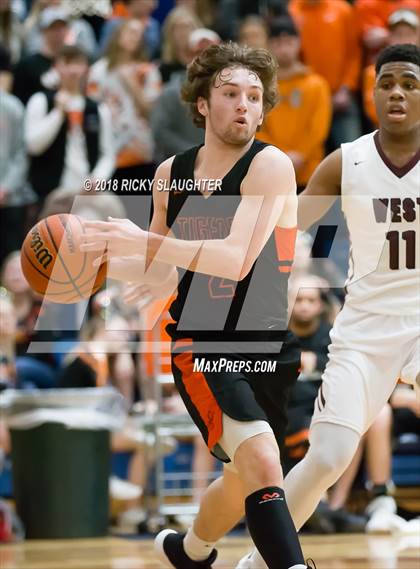 Thumbnail 3 in Edwardsville vs. Belleville West (IHSA 4A Regional Playoff) photogallery.