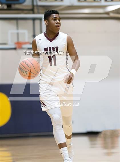 Thumbnail 1 in Edwardsville vs. Belleville West (IHSA 4A Regional Playoff) photogallery.