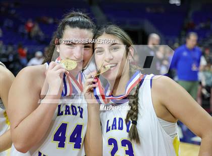 Thumbnail 3 in Lipan vs. Gruver (UIL 2A State Final Medal Ceremony) photogallery.