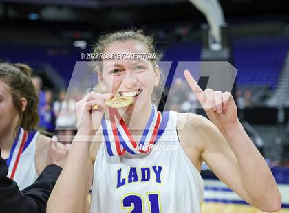 Thumbnail 3 in Lipan vs. Gruver (UIL 2A State Final Medal Ceremony) photogallery.