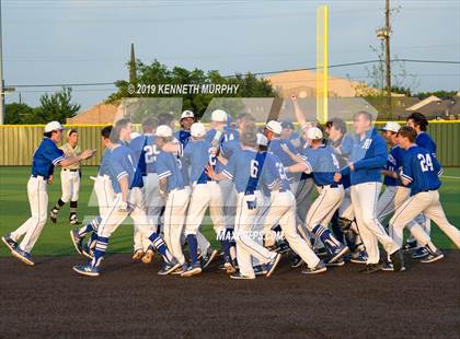 Thumbnail 2 in Cleburne vs Midlothian Game 3 (UIL 5A Regional Quarterfinal) photogallery.