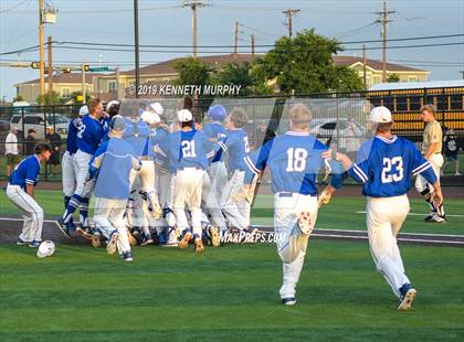 Thumbnail 2 in Cleburne vs Midlothian Game 3 (UIL 5A Regional Quarterfinal) photogallery.