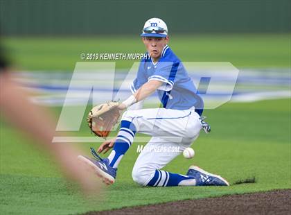 Thumbnail 2 in Cleburne vs Midlothian Game 3 (UIL 5A Regional Quarterfinal) photogallery.