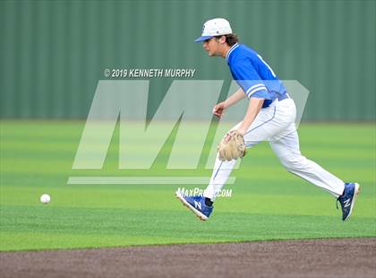 Thumbnail 2 in Cleburne vs Midlothian Game 3 (UIL 5A Regional Quarterfinal) photogallery.