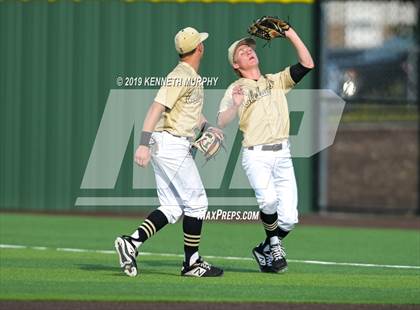 Thumbnail 3 in Cleburne vs Midlothian Game 3 (UIL 5A Regional Quarterfinal) photogallery.
