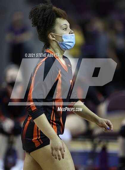 Thumbnail 2 in University vs Lamar (CHSAA 3A 1st Round) photogallery.