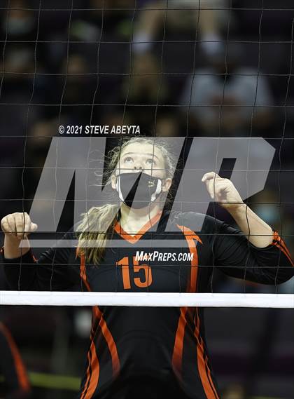Thumbnail 1 in University vs Lamar (CHSAA 3A 1st Round) photogallery.