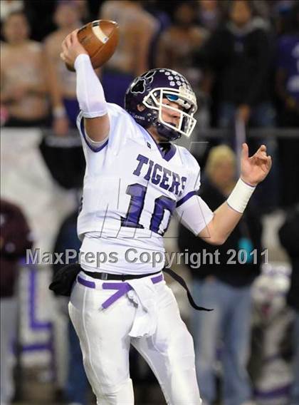 Thumbnail 3 in Pickerington Central vs. St. Ignatius (OHSAA D1 Final) photogallery.
