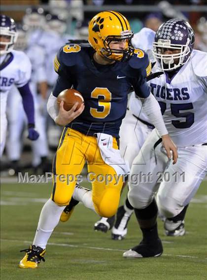 Thumbnail 3 in Pickerington Central vs. St. Ignatius (OHSAA D1 Final) photogallery.