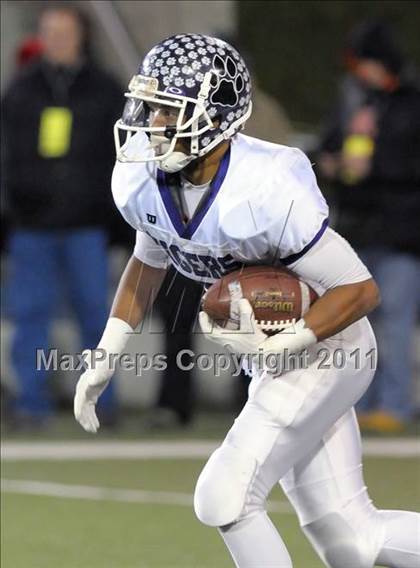 Thumbnail 2 in Pickerington Central vs. St. Ignatius (OHSAA D1 Final) photogallery.