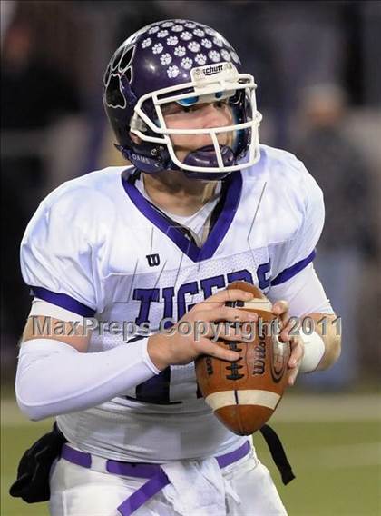 Thumbnail 3 in Pickerington Central vs. St. Ignatius (OHSAA D1 Final) photogallery.