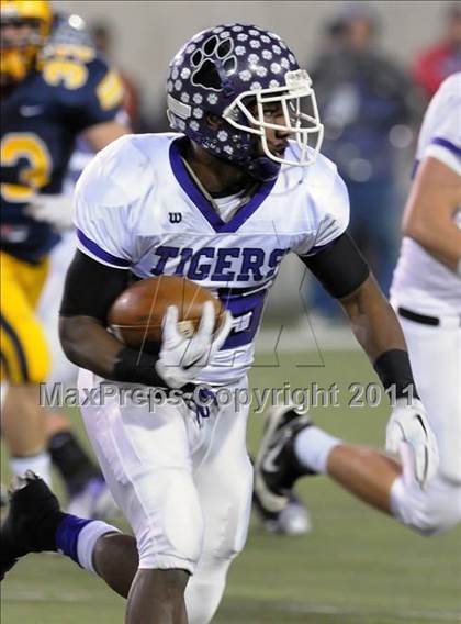 Thumbnail 2 in Pickerington Central vs. St. Ignatius (OHSAA D1 Final) photogallery.