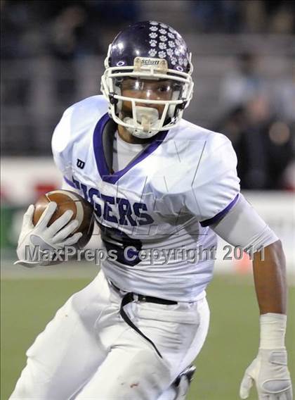 Thumbnail 1 in Pickerington Central vs. St. Ignatius (OHSAA D1 Final) photogallery.