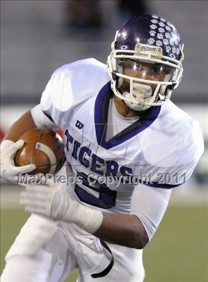 Thumbnail 2 in Pickerington Central vs. St. Ignatius (OHSAA D1 Final) photogallery.