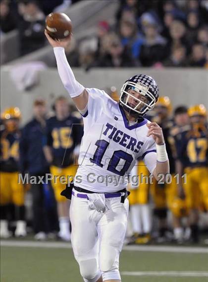 Thumbnail 3 in Pickerington Central vs. St. Ignatius (OHSAA D1 Final) photogallery.