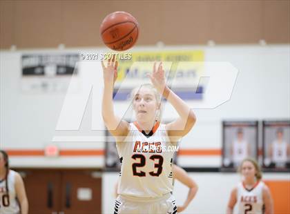 Thumbnail 2 in Hamilton Township vs Amanda-Clearcreek photogallery.