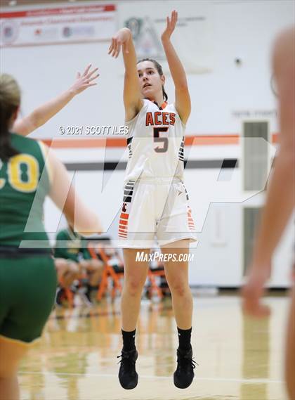 Thumbnail 1 in Hamilton Township vs Amanda-Clearcreek photogallery.