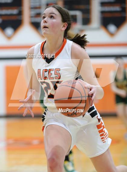 Thumbnail 1 in Hamilton Township vs Amanda-Clearcreek photogallery.