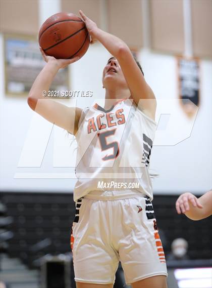 Thumbnail 1 in Hamilton Township vs Amanda-Clearcreek photogallery.