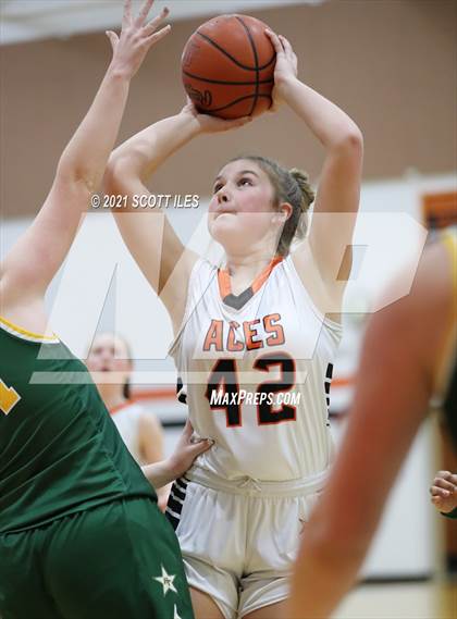 Thumbnail 3 in Hamilton Township vs Amanda-Clearcreek photogallery.