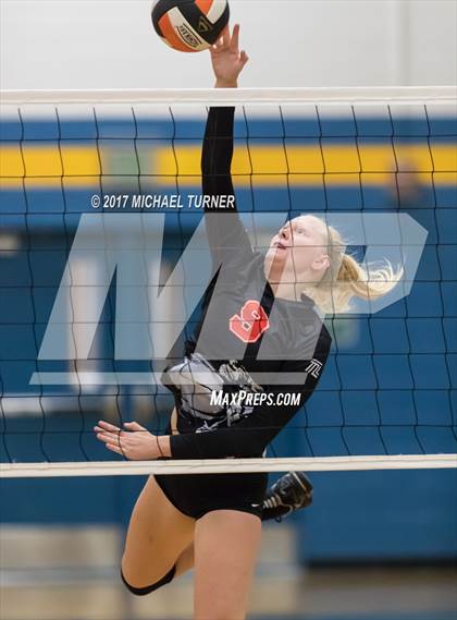Thumbnail 1 in Arcata vs. Lassen (Battle for the North State Tournament) photogallery.