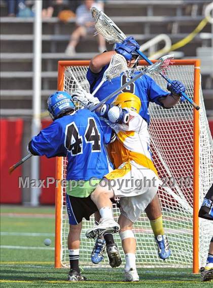 Thumbnail 1 in Hauppauge vs. Comsewogue (Section 11 Class B Final) photogallery.