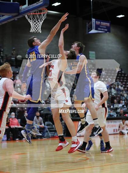 Thumbnail 3 in San Juan vs. Grand County (UHSAA 3A Quarterfinal) photogallery.