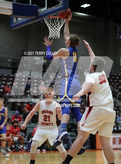 Thumbnail 3 in San Juan vs. Grand County (UHSAA 3A Quarterfinal) photogallery.