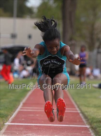 Thumbnail 3 in Woody Wilson Invitational (Girls Field Events) photogallery.