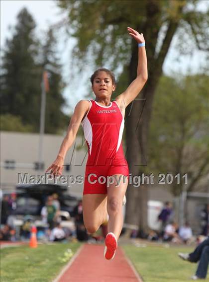 Thumbnail 3 in Woody Wilson Invitational (Girls Field Events) photogallery.