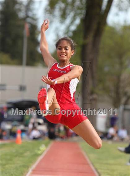 Thumbnail 2 in Woody Wilson Invitational (Girls Field Events) photogallery.