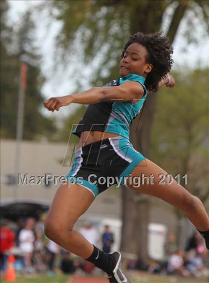 Thumbnail 1 in Woody Wilson Invitational (Girls Field Events) photogallery.