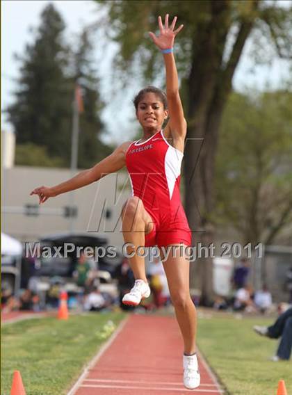 Thumbnail 1 in Woody Wilson Invitational (Girls Field Events) photogallery.