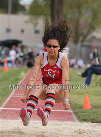 Thumbnail 2 in Woody Wilson Invitational (Girls Field Events) photogallery.