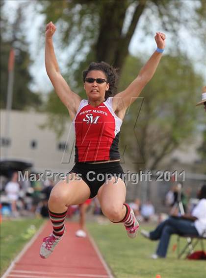 Thumbnail 1 in Woody Wilson Invitational (Girls Field Events) photogallery.