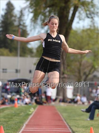 Thumbnail 3 in Woody Wilson Invitational (Girls Field Events) photogallery.