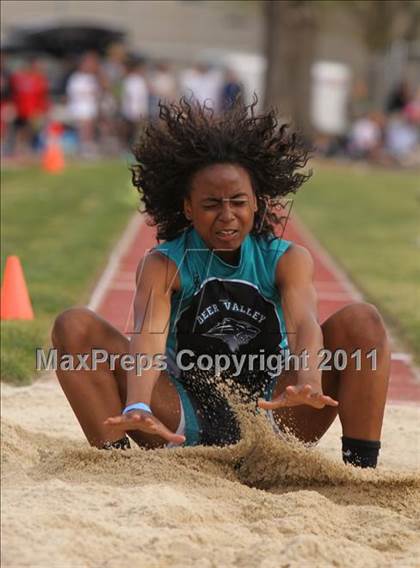 Thumbnail 2 in Woody Wilson Invitational (Girls Field Events) photogallery.